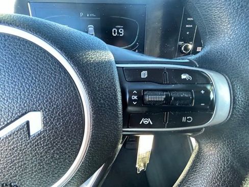 Used 2024 Kia Sportage LX image 12