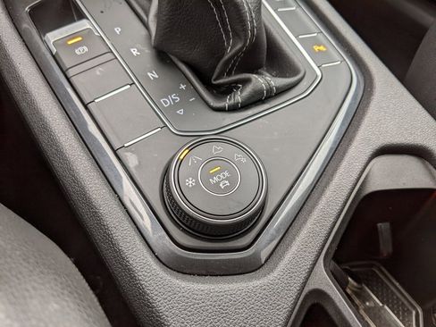 Certified 2021 Volkswagen Tiguan SE image 20