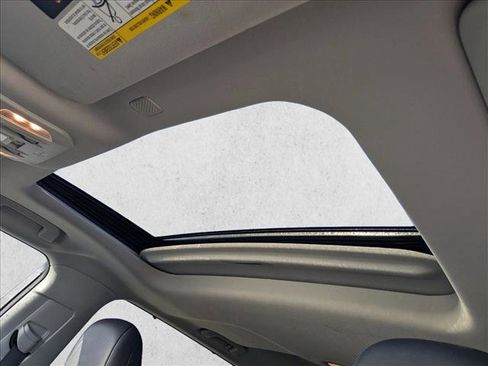 Used 2020 Toyota Highlander Limited image 16