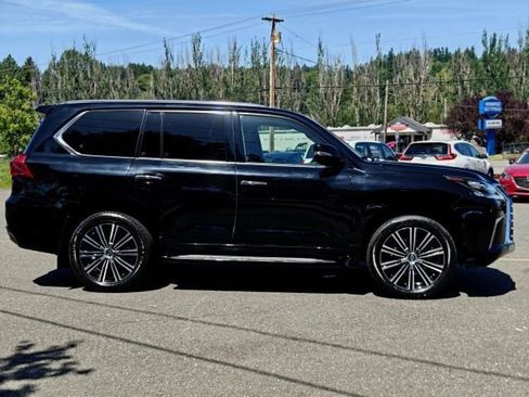 Used 2018 Lexus LX 570 4WD image 10