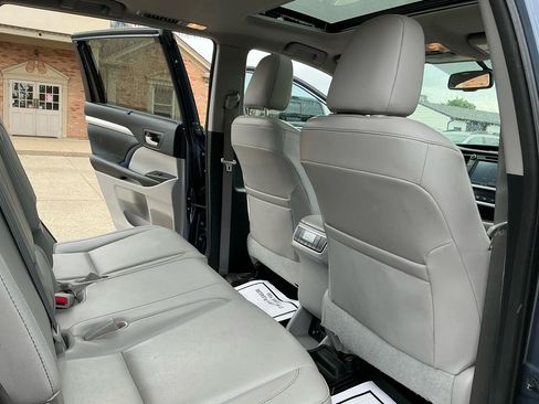Used 2015 Toyota Highlander XLE AWD/4WD image 22