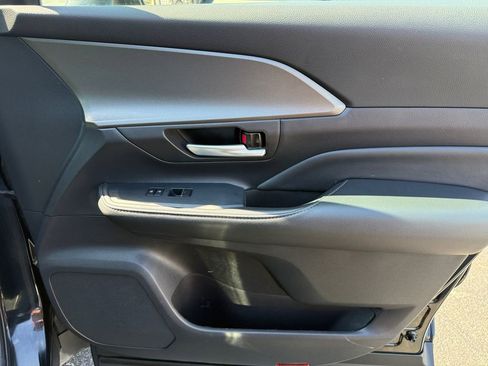 Certified 2025 Toyota Grand Highlander AWD image 19