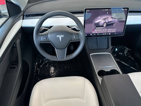 Used 2024 Tesla Model Y Long Range AWD/4WD image 14