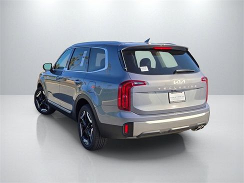 New 2025 Kia Telluride S image 6