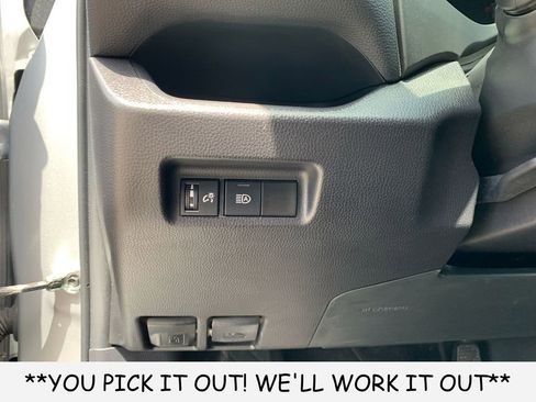 Used 2025 Toyota RAV4 XLE AWD/4WD image 13