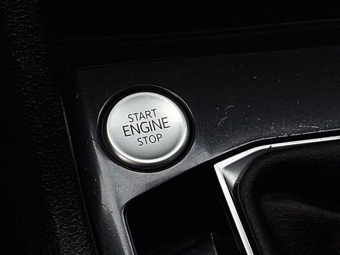 Used 2023 Volkswagen Tiguan SE R-Line image 23