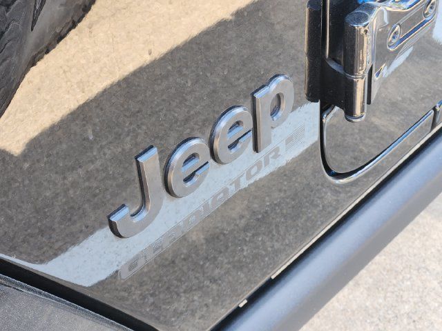 Used 2025 Jeep Gladiator Sport AWD/4WD image 10