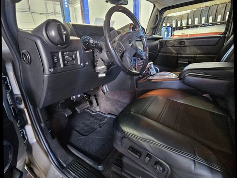 Used 2005 HUMMER H2 SUT w/ Preferred Equipment Group AWD/4WD image 30