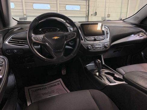 Used 2017 Chevrolet Malibu LT w/ Driver Confidence Package image 4