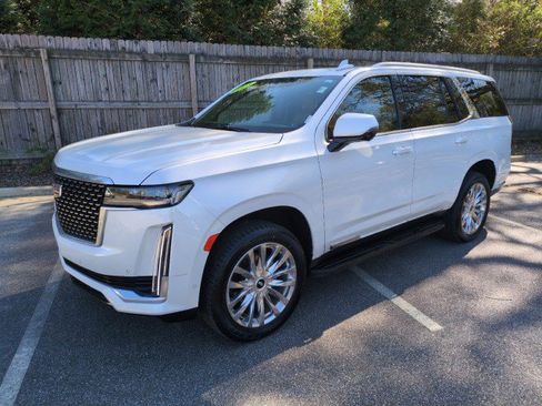 Used 2023 Cadillac Escalade Premium Luxury image 3