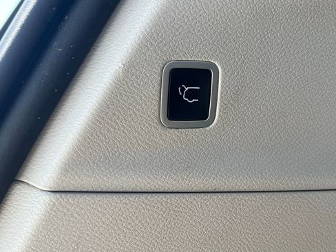Used 2023 Chrysler Pacifica Touring-L FWD image 21