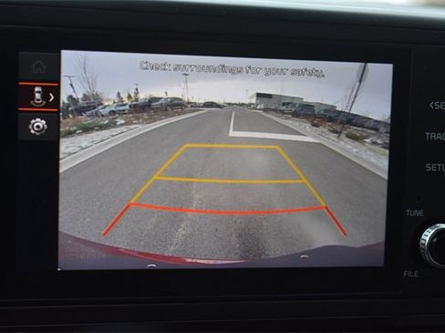 Used 2024 Kia Carnival LX image 30