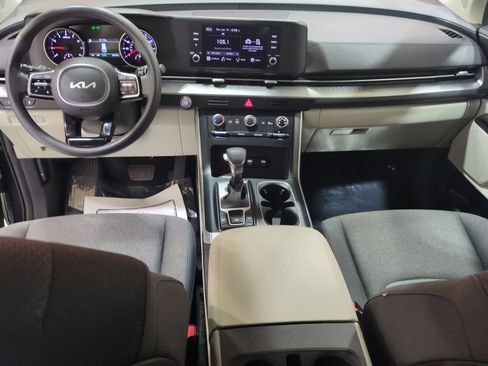 Used 2024 Kia Carnival LX FWD image 15