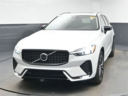 Used 2023 Volvo XC60 B5 Plus w/ Climate Package image 3