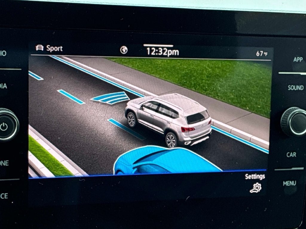 Certified 2025 Volkswagen Taos SE AWD/4WD image 34