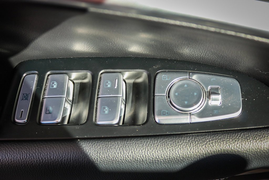 Used 2025 Genesis G70 2.5T RWD image 9