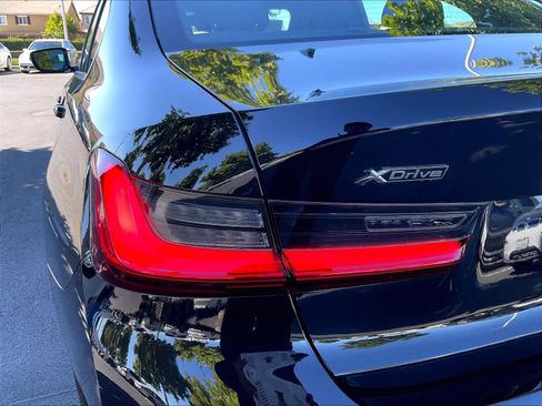 Used 2021 BMW 330i xDrive Sedan w/ Driving Assistance Package AWD/4WD image 23