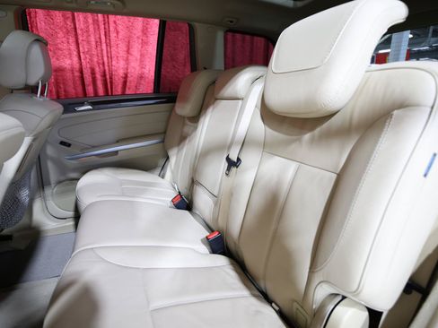 Used 2011 Mercedes-Benz GL 550 4MATIC image 14