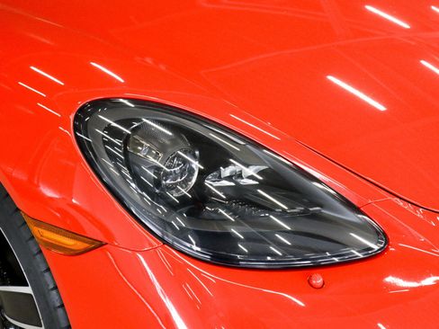 Used 2025 Porsche 718 Cayman image 26