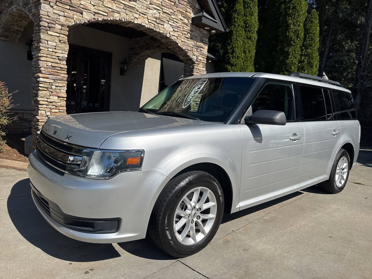 Used 2019 Ford Flex SE FWD image 2