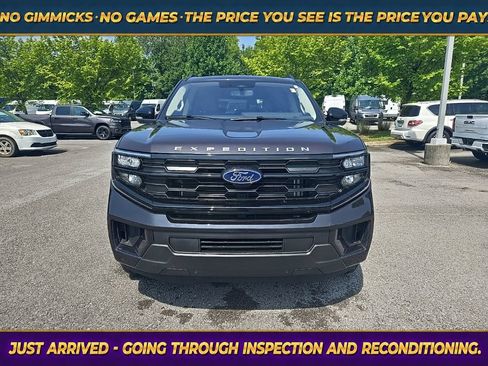 Used 2025 Ford Expedition Active RWD image 2