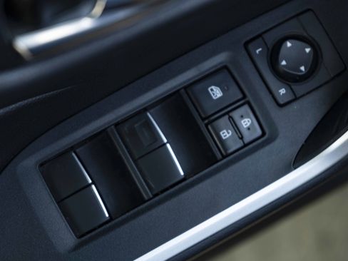 Used 2020 Toyota RAV4 XLE Premium FWD image 36