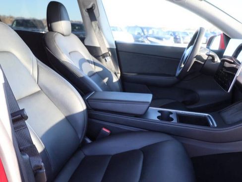 Used 2022 Tesla Model Y Long Range image 14