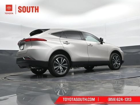 Used 2023 Toyota Venza LE AWD/4WD image 40