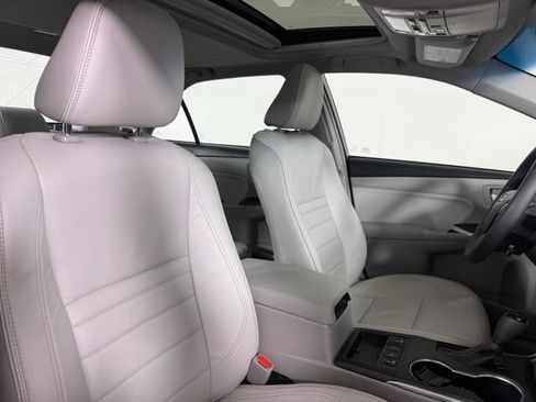 Used 2017 Toyota Camry XLE w/ Moonroof Package FWD image 18