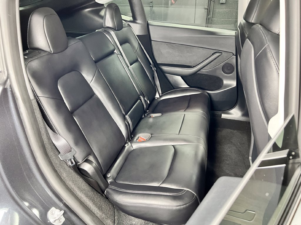 Used 2024 Tesla Model Y Long Range AWD/4WD image 19