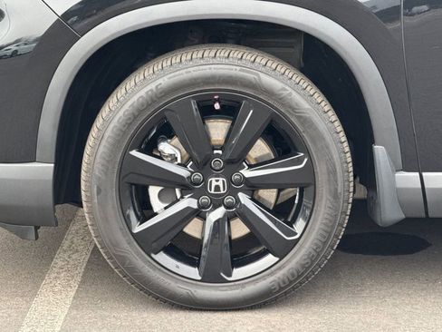 Certified 2025 Honda Pilot Black Edition image 28