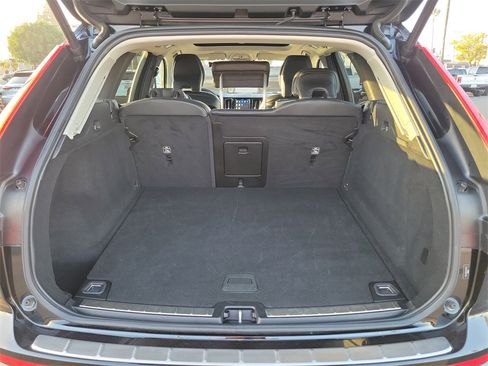 Used 2023 Volvo XC60 B5 Plus image 18