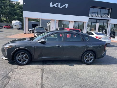 Used 2025 Kia K4 FWD image 2