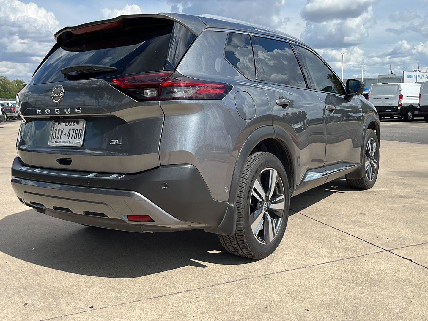 Used 2023 Nissan Rogue SL w/ SL Premium Package FWD image 5
