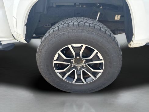Used 2020 Toyota Tacoma TRD Sport AWD/4WD image 39