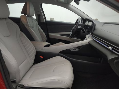 Used 2025 Hyundai Elantra Limited FWD image 21