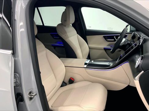 Used 2026 Mercedes-Benz GLC 300 image 2