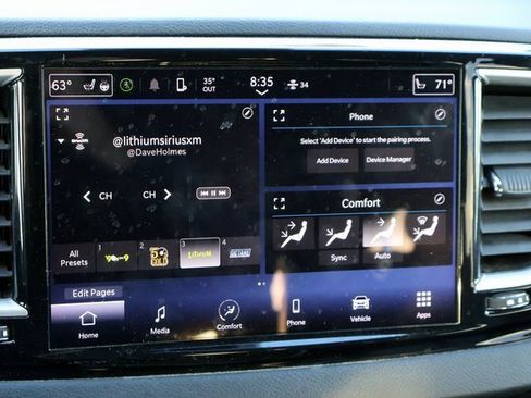 Used 2023 Chrysler Pacifica Touring-L image 28