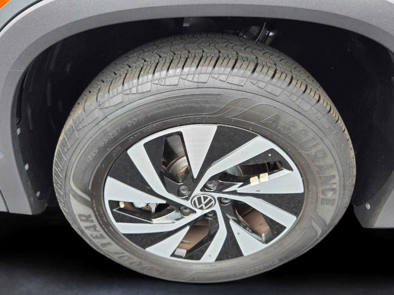 Used 2026 Volkswagen Tiguan S AWD/4WD image 9