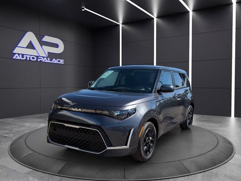 Used 2023 Kia Soul LX w/ Option Group 015 FWD image 1