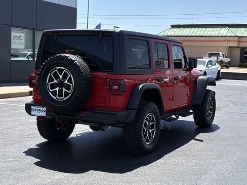 Used 2025 Jeep Wrangler Unlimited Rubicon w/ Convenience Group AWD/4WD image 3