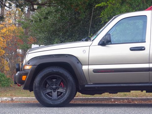 Used 2005 Jeep Liberty Renegade image 29