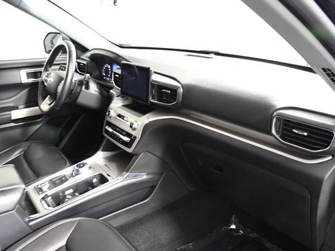 Used 2020 Ford Explorer XLT w/ Equipment Group 202A AWD/4WD image 19