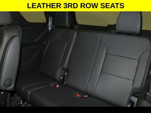Used 2023 Chevrolet Traverse LT w/ LT Premium Package AWD/4WD image 13