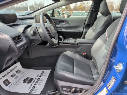 Used 2024 Toyota Prius XLE image 18