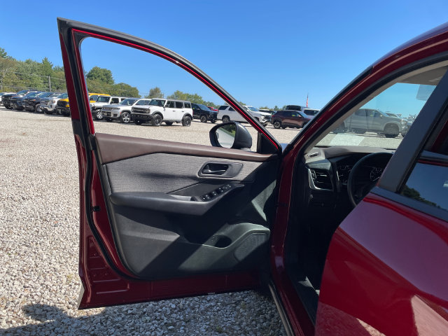 Used 2023 Nissan Rogue S AWD/4WD image 22