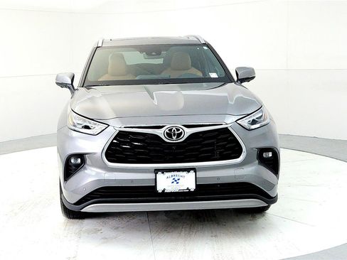 New 2026 Toyota Highlander Platinum image 8