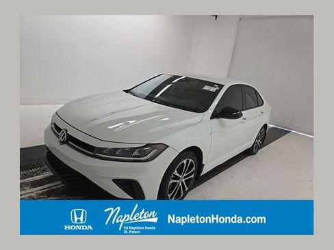 Used 2025 Volkswagen Jetta Sport FWD image 1