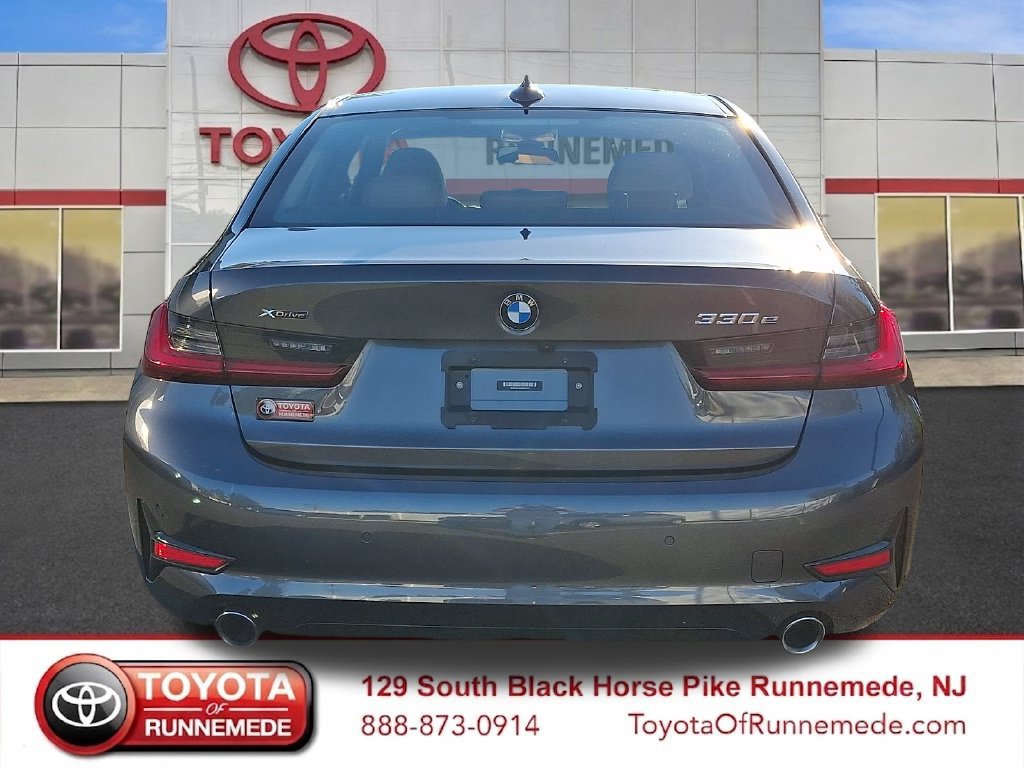 Used 2021 BMW 330e xDrive w/ Premium Package AWD/4WD image 5
