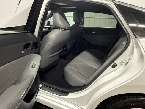 Used 2022 Toyota Avalon Limited w/ Advanced Safety Package FWD image 19